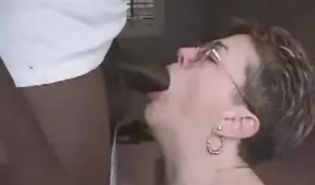 Kemaluan sepong Milf Julia bokep selingkuh di wc Ann dalam hal ini sudut pandang pertama fantasi!