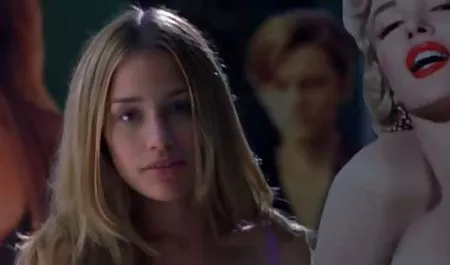 Emma Roberts. Janet Montgomery video bokep mom selingkuh - 