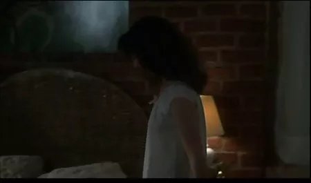 Lily menjadi bahagia di hari video selingkuh bokeb Natal