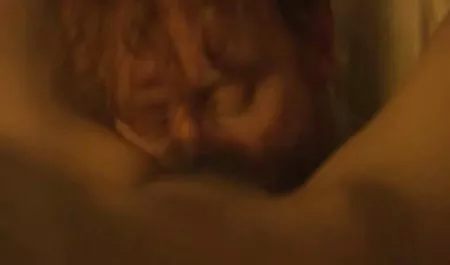 Mengenakan Celana Yoga, bokep selingkuh no sensor Minum Cum Dari Vagina