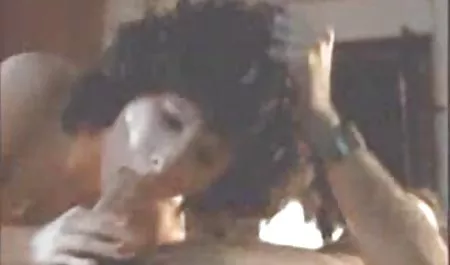 Boozed wanita selingkuh boke menghisap titit besar