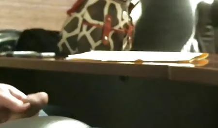 Terangsang cewek memungkinkan ayah tua untuk bokep mama muda selingkuh melakukan itu di...