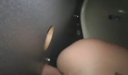 Rambut bokep sama tetangga pirang cewek seksi, memberikan kepala dan mengangkat pantatnya