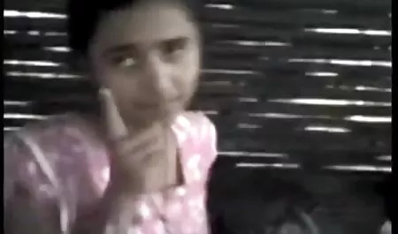 Menggoda College girl menjual mulus video bokep selingkuh dengan mertua cewek..